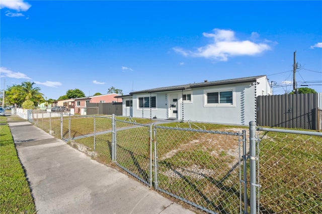 3 of 28 - 2441 Nw 181st Ter, Miami Gardens, FL