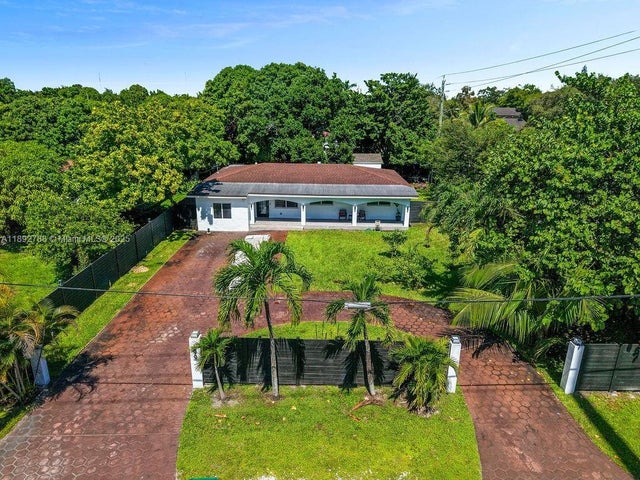 1 of 38 - 199 Ne 163rd St, Miami, FL
