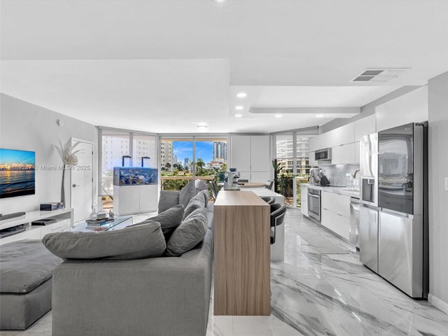 4 of 89 - 20191 E Country Club Dr 511, Aventura, FL
