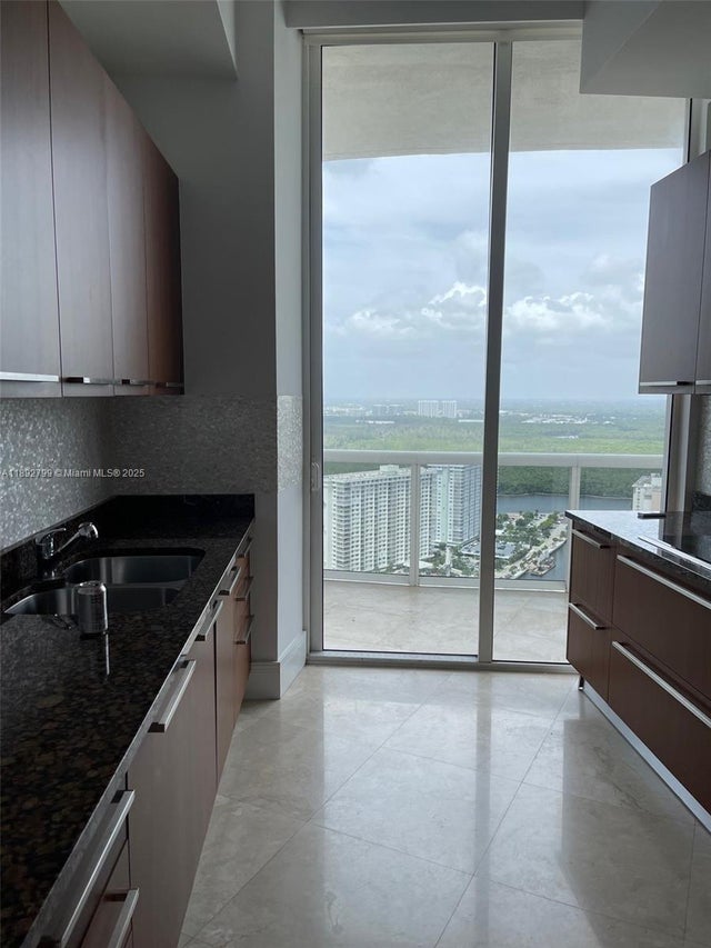 4 of 7 - 15901 Collins Ave 3405, Sunny Isles Beach, FL