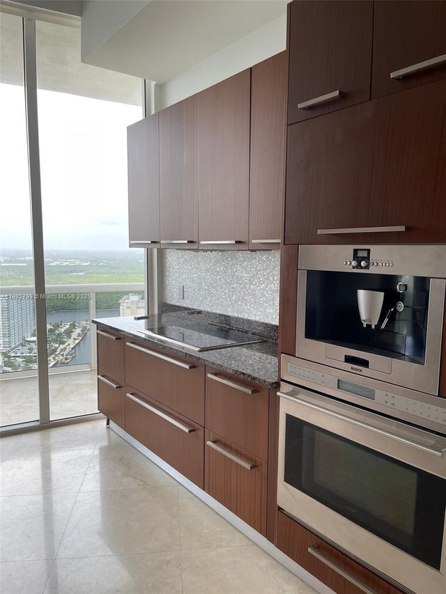 5 of 7 - 15901 Collins Ave 3405, Sunny Isles Beach, FL