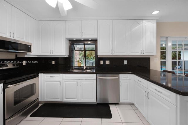 5 of 13 - 8320 Sw 162nd St, Palmetto Bay, FL