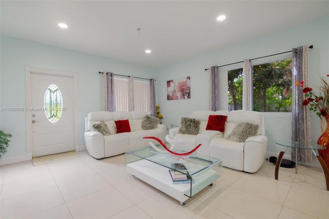 4 of 22 - 521 S Florida Mango Rd, West Palm Beach, FL