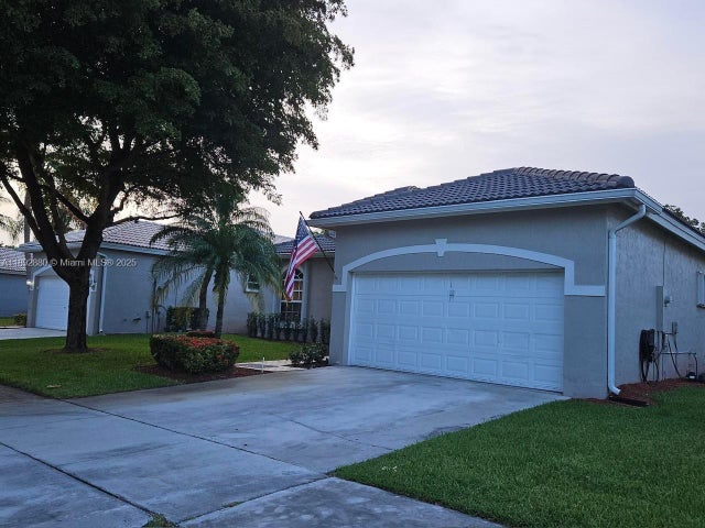 2 of 27 - 2635 Se 4th Pl, Homestead, FL