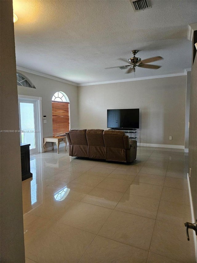 4 of 27 - 2635 Se 4th Pl, Homestead, FL