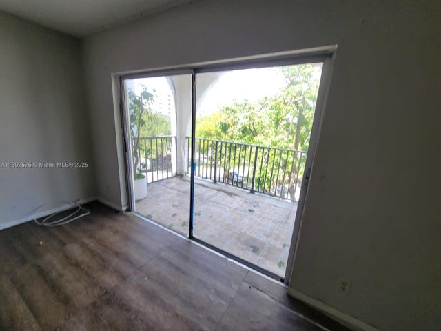 3 of 12 - 3300 Spanish Moss Ter 403, Lauderhill, FL