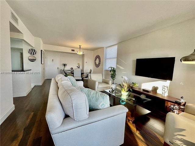 4 of 47 - 4400 Hillcrest Dr 601b, Hollywood, FL