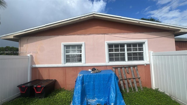 5 of 5 - 901 Nw 199th St, Miami Gardens, FL