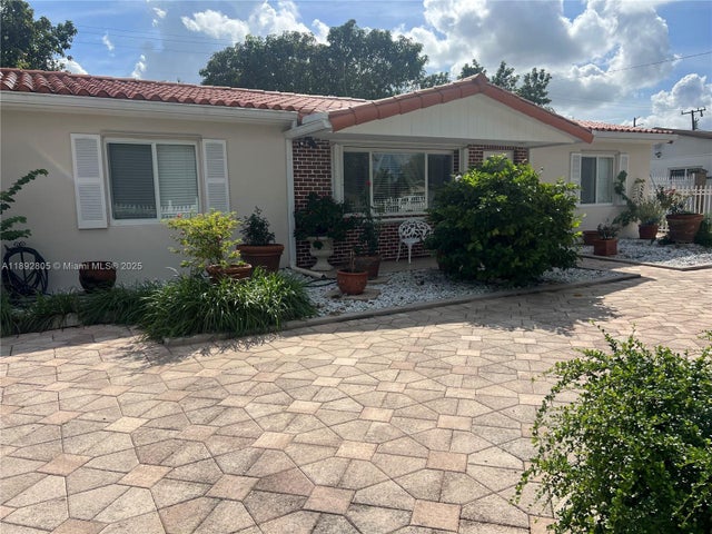 4 of 57 - 1311 Sw 102nd Ct, Miami, FL