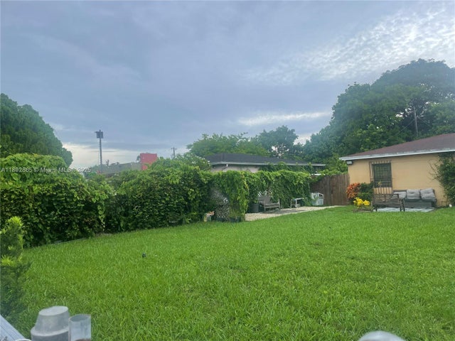 4 of 9 - 12030 N Miami Ave, North Miami, FL
