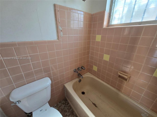 3 of 19 - 70 Nw 77th St 11, Miami, FL