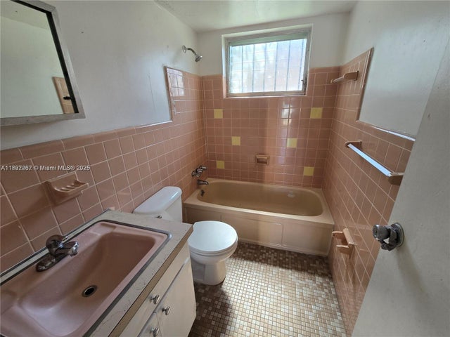 4 of 19 - 70 Nw 77th St 11, Miami, FL