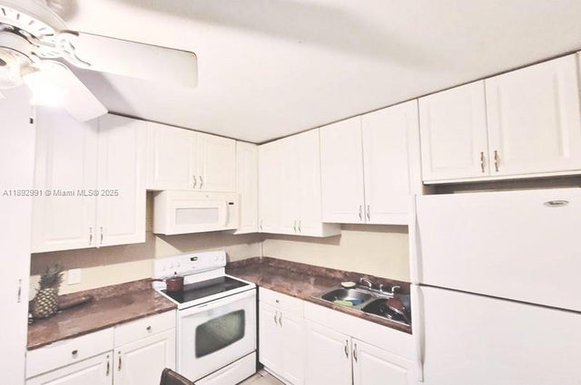 5 of 22 - 1829 N A St 50, Lake Worth, FL