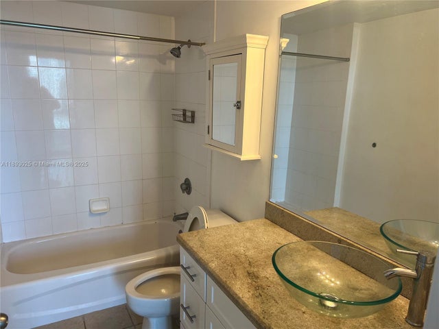 5 of 7 - 1250 S Miami Ave 2604, Miami, FL