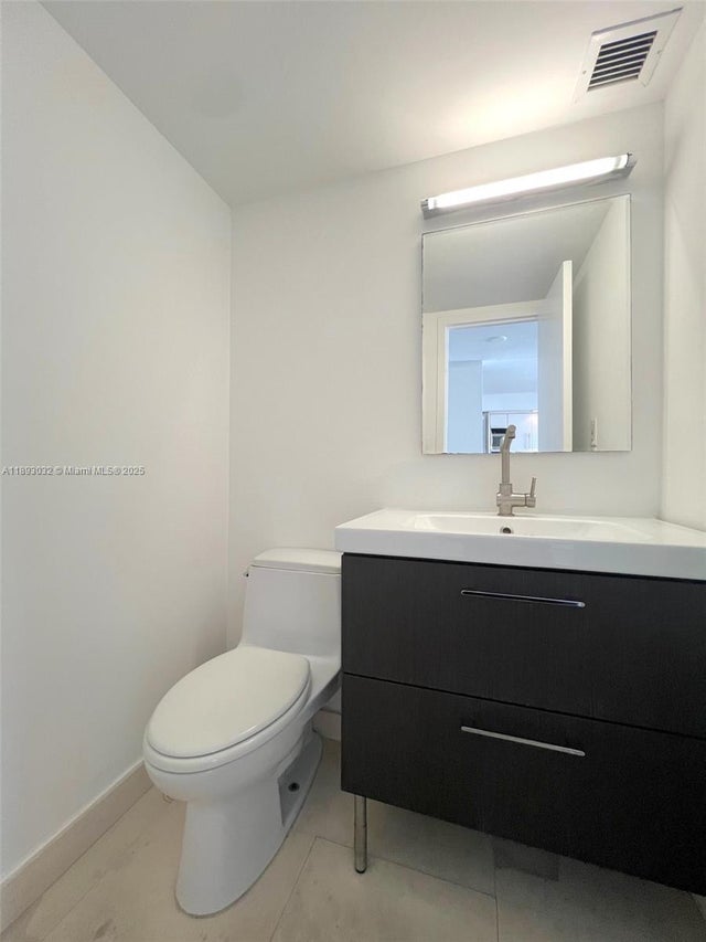 5 of 9 - 1800 Collins Ave 12e, Miami Beach, FL