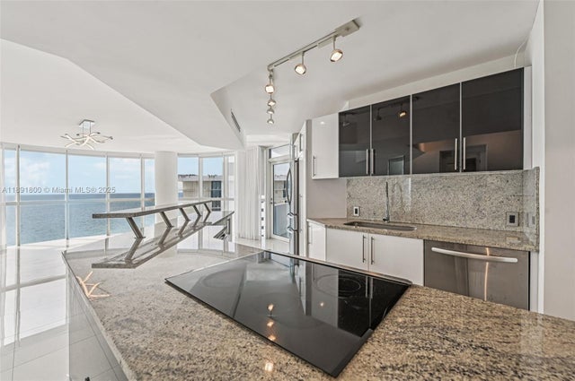 3 of 33 - 6301 Collins Ave 2203, Miami Beach, FL