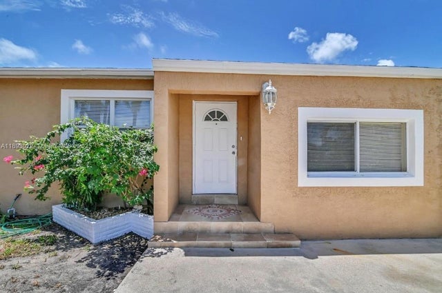 2 of 22 - 822 Avenida Hermosa, West Palm Beach, FL