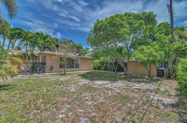 3 of 22 - 822 Avenida Hermosa, West Palm Beach, FL