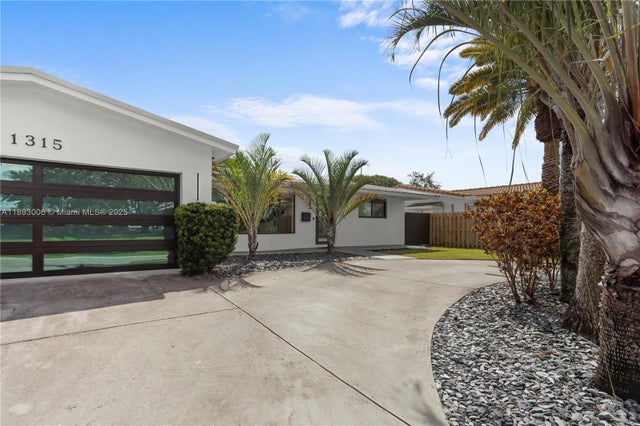 2 of 34 - 1315 N 47th Ave, Hollywood, FL