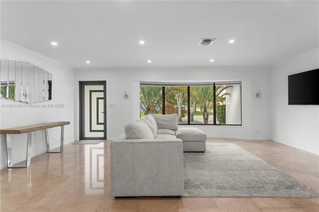 4 of 34 - 1315 N 47th Ave, Hollywood, FL