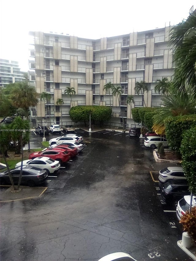 1 of 21 - 20400 W Country Club Dr 209, Aventura, FL