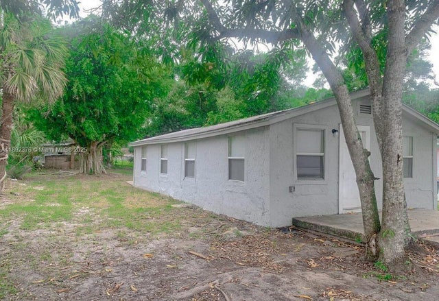 1 of 14 - 309 N 17th St, Fort Pierce, FL