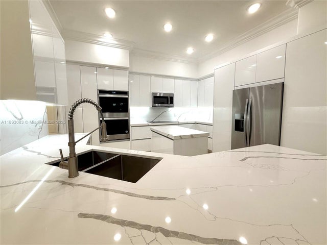 2 of 16 - 2547 Montclaire Cir, Weston, FL