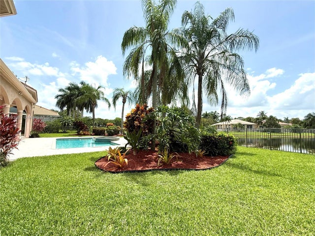 3 of 16 - 2547 Montclaire Cir, Weston, FL
