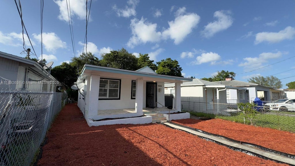 1669 Nw 70th St, Miami