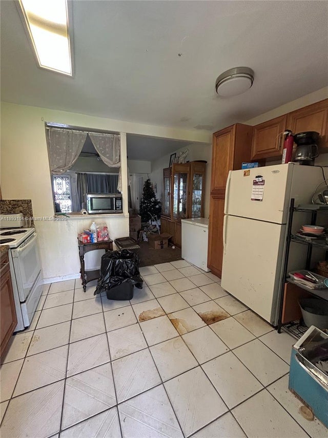 4 of 16 - 1779 Nw 90th St, Miami, FL