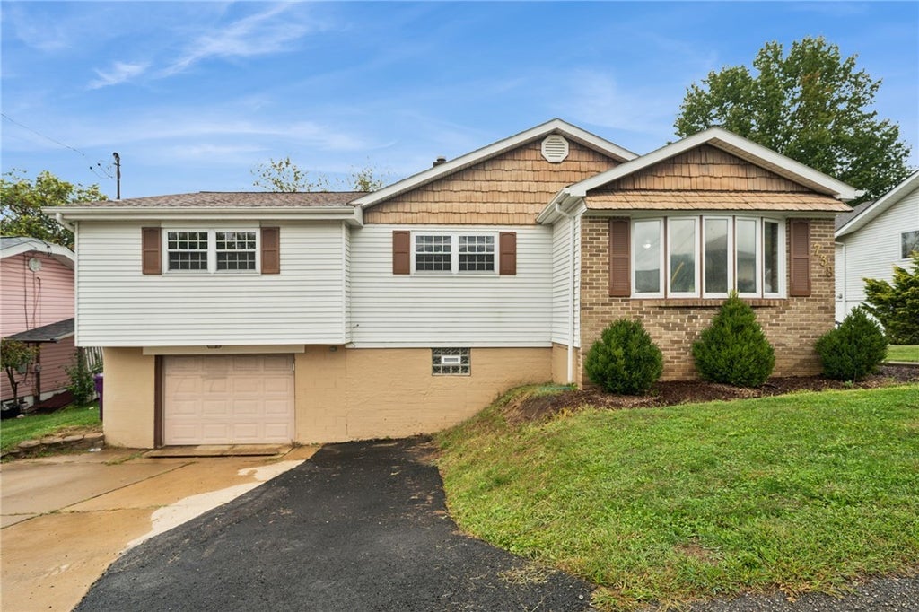 738 Zandona Street, Plum Boro