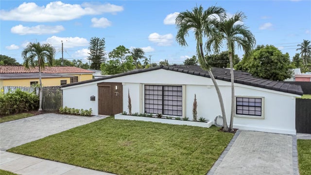 2 of 47 - 4314 Sw 97th Ct, Miami, FL