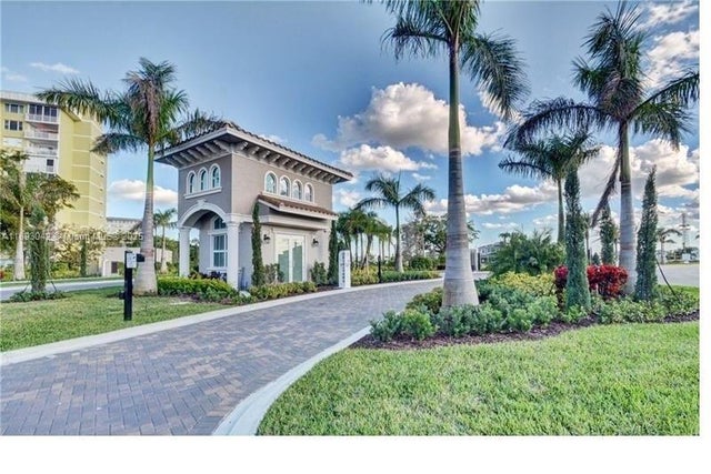 1 of 43 - 1422 Silk Oak Dr, Hollywood, FL