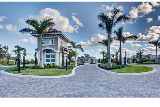 2 of 43 - 1422 Silk Oak Dr, Hollywood, FL