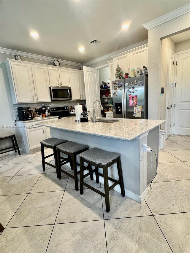 5 of 43 - 1422 Silk Oak Dr, Hollywood, FL