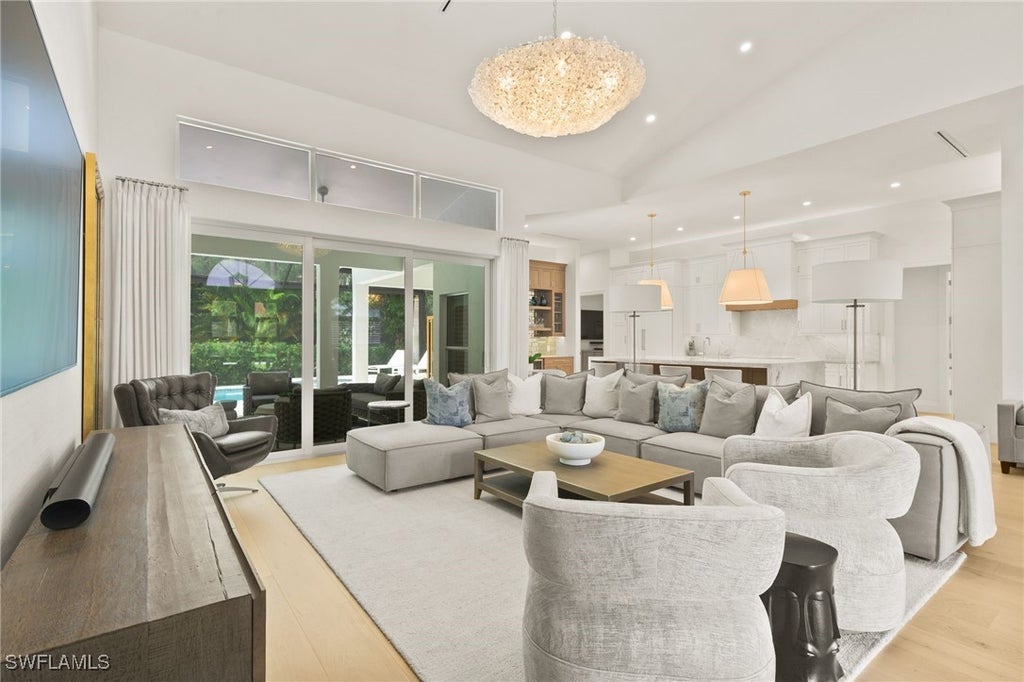 6689 Mill Run Cir, Naples