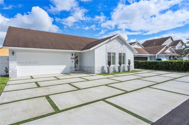 4 of 54 - 7873 Nw 191st St, Hialeah, FL