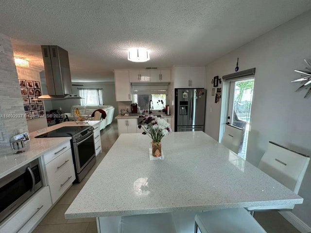 4 of 41 - 14716 Sw 111th Ter, Miami, FL