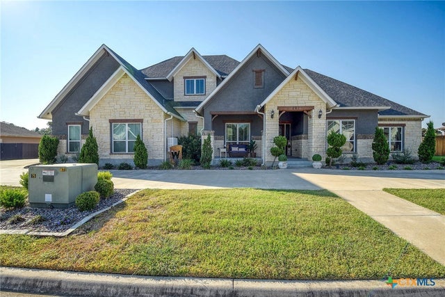 222 August Avenue, Shiner