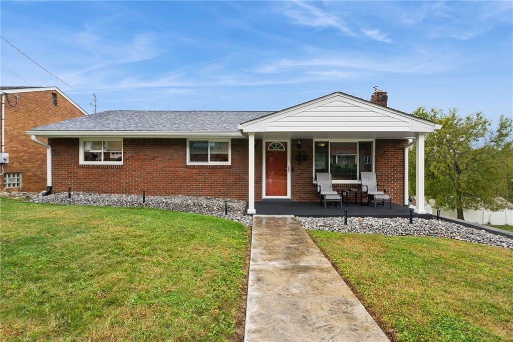 216 Circle Drive, White Oak