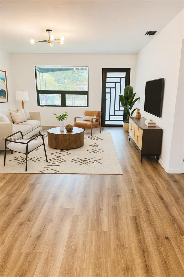 4 of 38 - 3040 Nw 96th St, Miami, FL