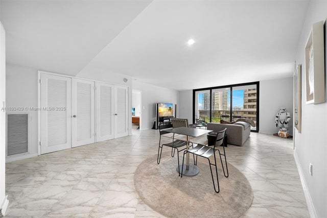 4 of 15 - 9 Island Ave 710, Miami Beach, FL