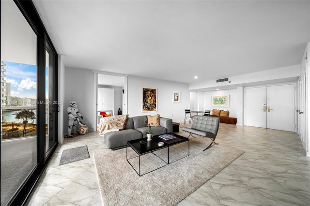 5 of 15 - 9 Island Ave 710, Miami Beach, FL