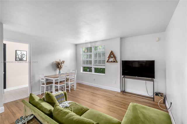 4 of 21 - 932 7th St 932a, Miami Beach, FL