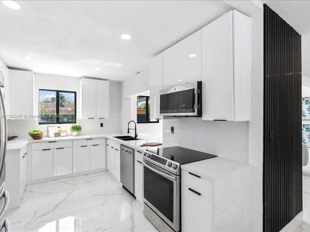 2 of 8 - 230 Ne 175th Ter, North Miami Beach, FL