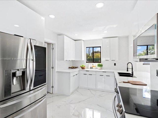 3 of 8 - 230 Ne 175th Ter, North Miami Beach, FL