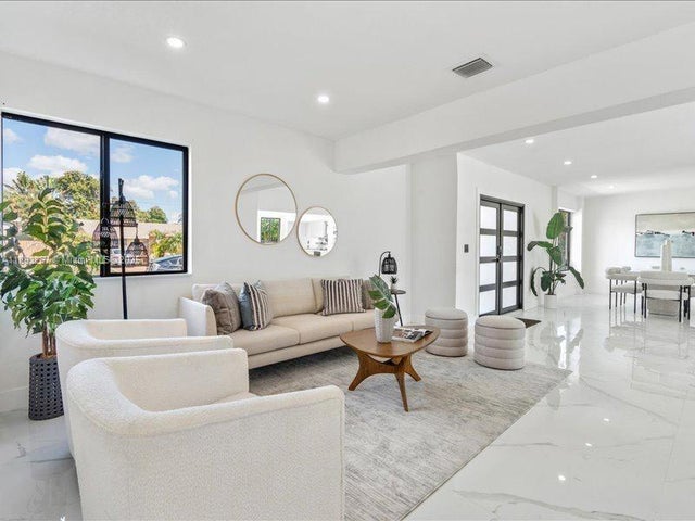 4 of 8 - 230 Ne 175th Ter, North Miami Beach, FL