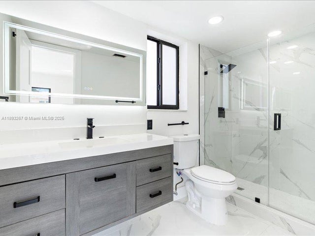 5 of 8 - 230 Ne 175th Ter, North Miami Beach, FL