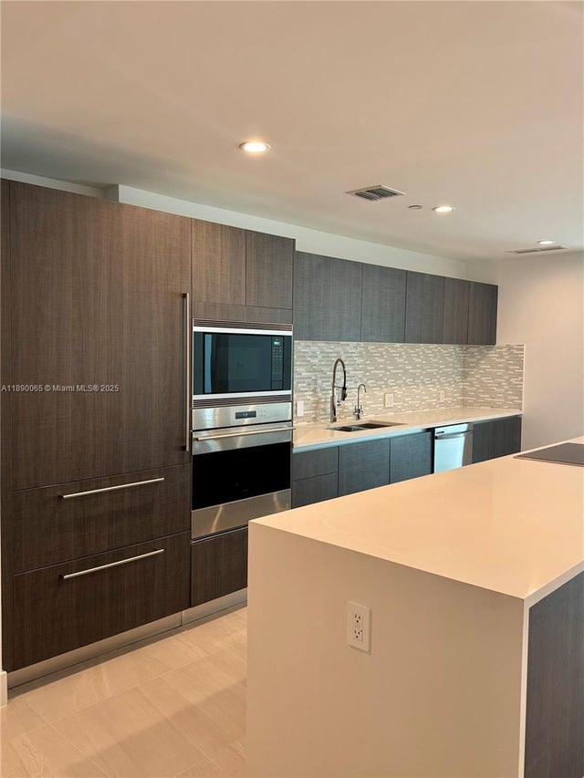 4 of 12 - 1150 102nd St 303, Bay Harbor Islands, FL