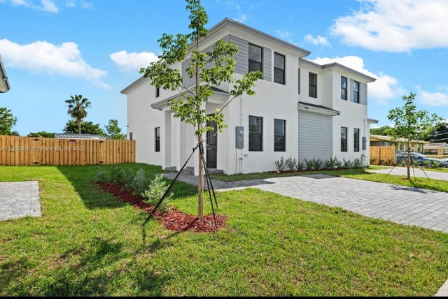 1 of 3 - 22005 Sw 114th Ave 22005, Miami, FL